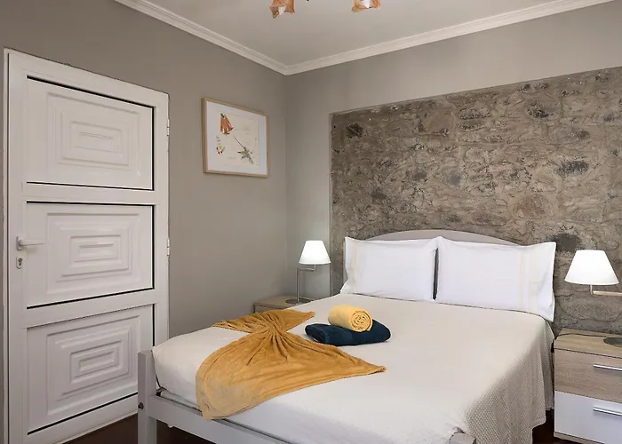 Vakantiehuis Corman House, Sea View & Pool
