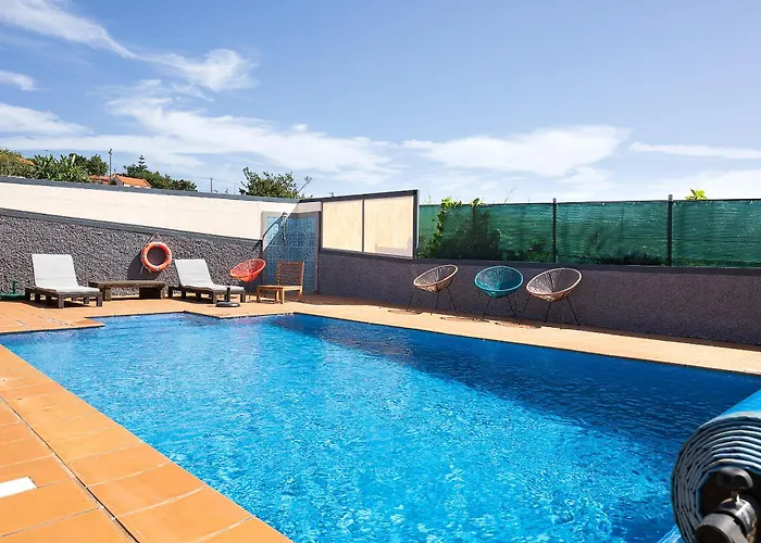 Vakantiehuis Corman House, Sea View & Pool *